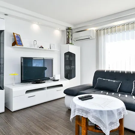 Apartman Lavanda Sa Bazenom I Okucnicom 4* Hreljin Exterior photo