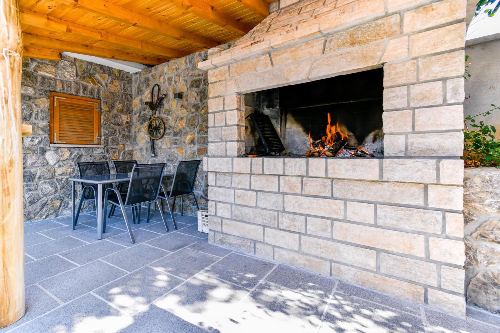Apartment Lavanda Sa Bazenom I Okucnicom 4* *