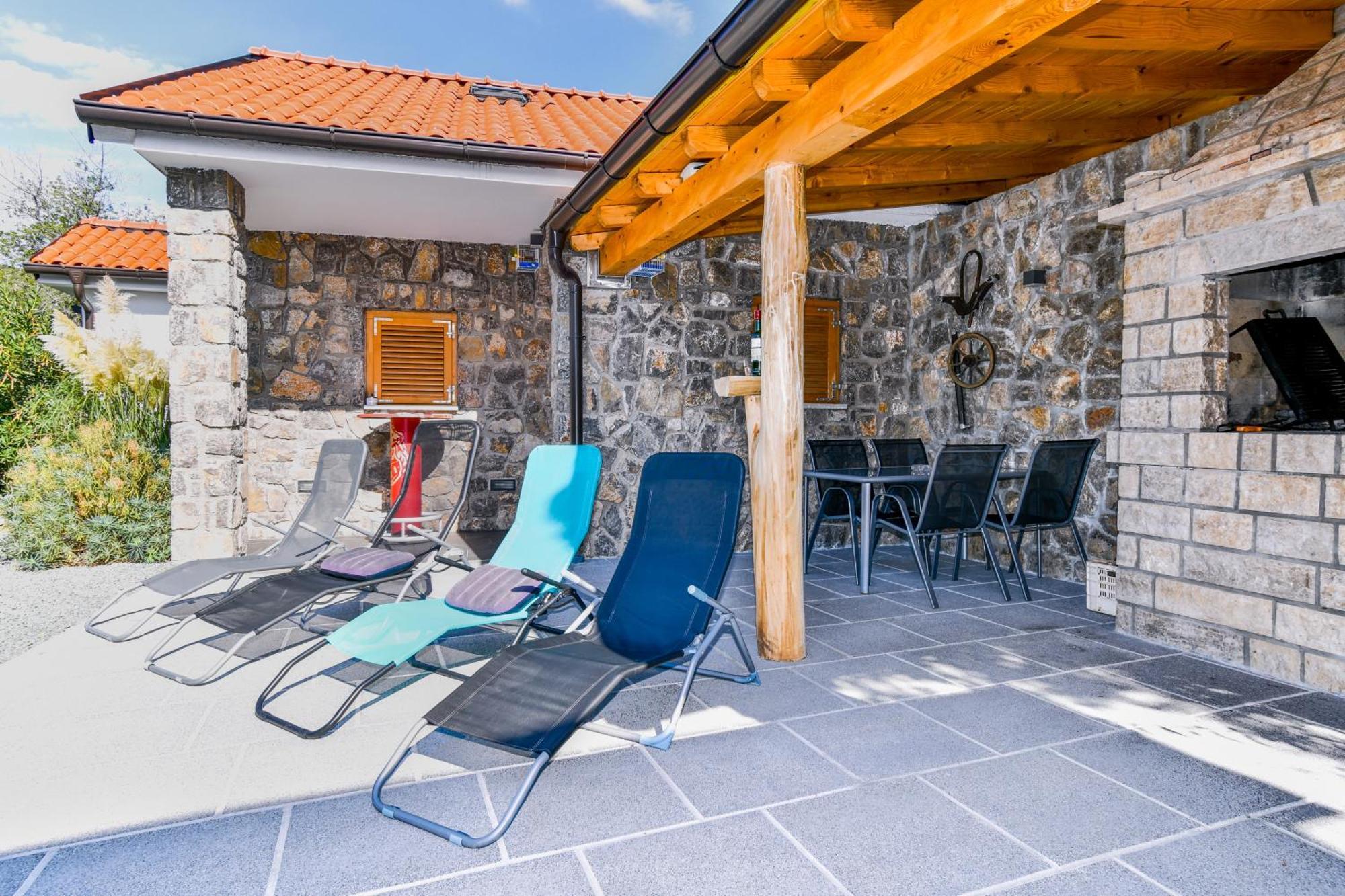 Lavanda Sa Bazenom I Okucnicom 4*