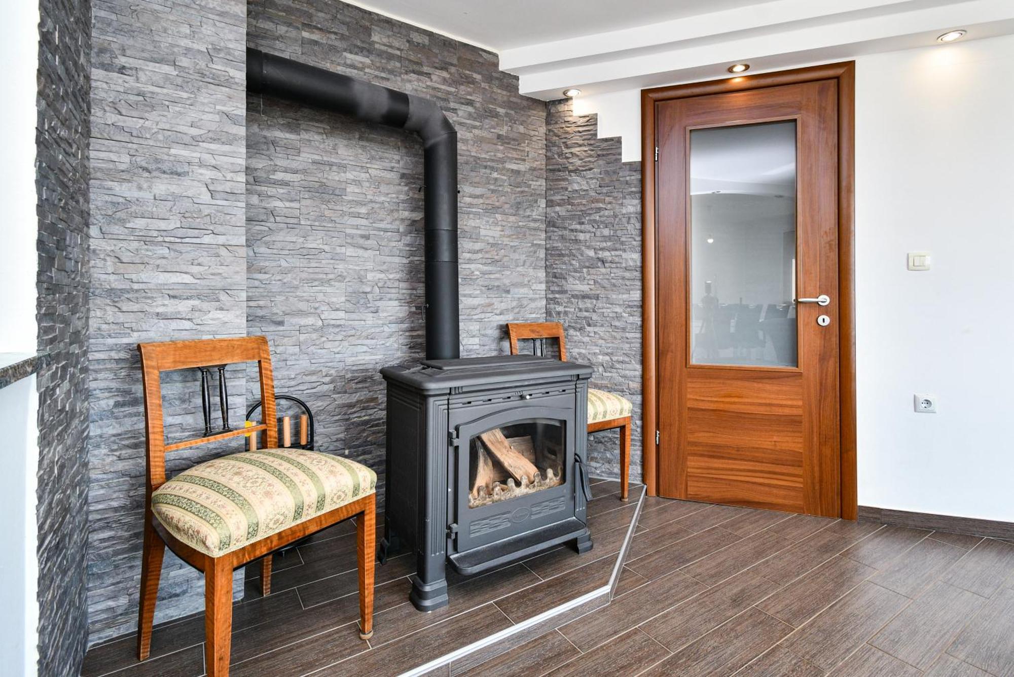 Apartment Lavanda Sa Bazenom I Okucnicom 4*