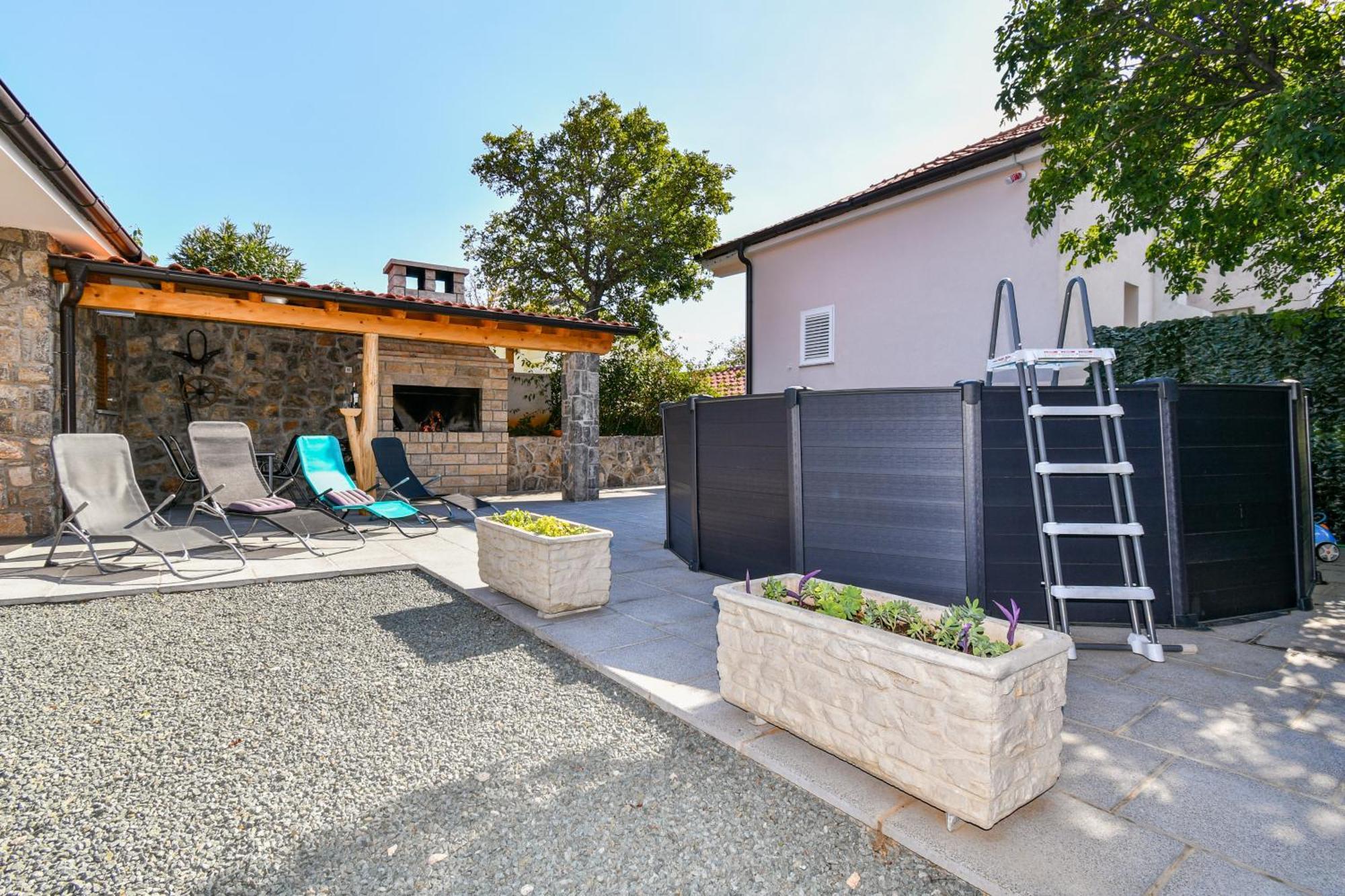 Lavanda Sa Bazenom I Okucnicom 4* Apartment