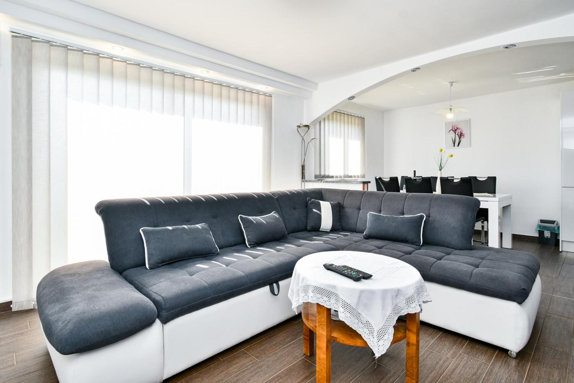 Lavanda Sa Bazenom I Okucnicom 4* Apartment *